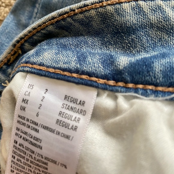 American Eagle distressed jeans - Size 2 R - Picture 5 of 9